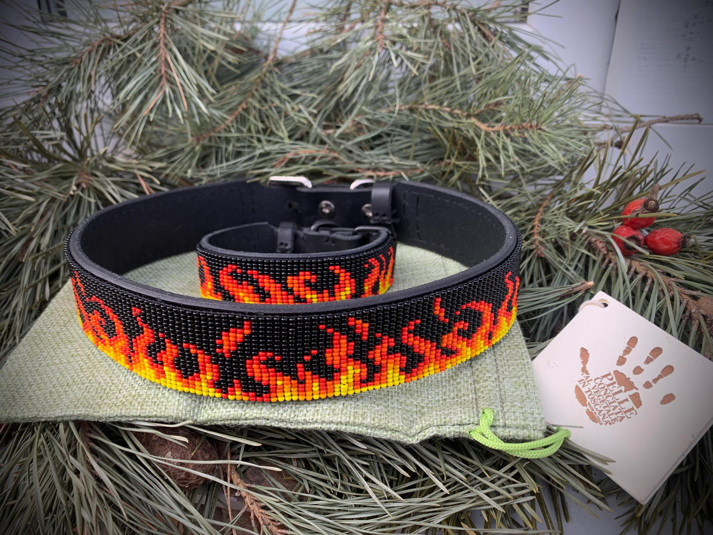 Hondenhalsband van kralenleer Unieke hondenhalsband Vlammenhalsband Hondenhalsband voor jongens Hondenhalsband op maat