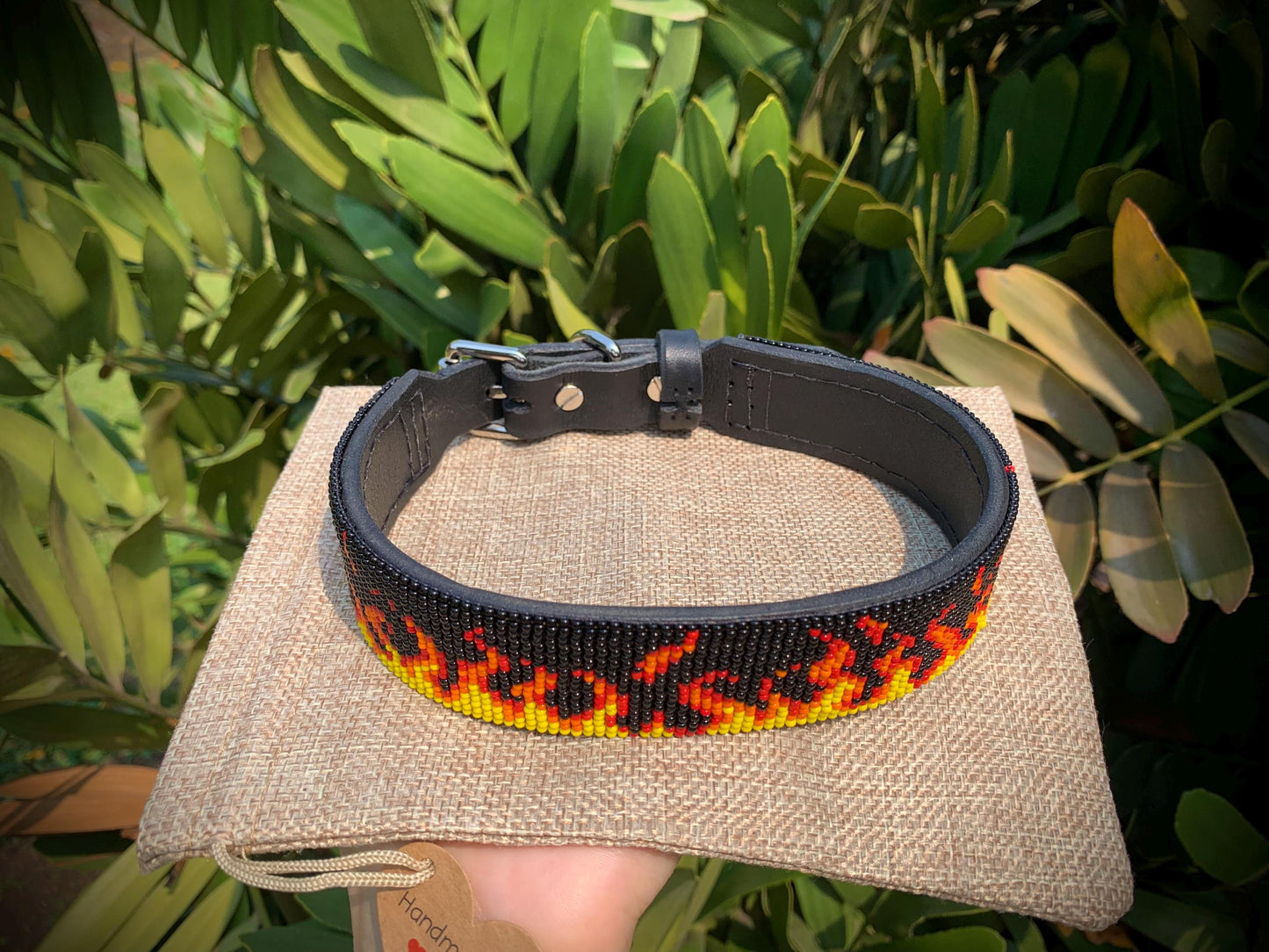 Hondenhalsband van kralenleer Unieke hondenhalsband Vlammenhalsband Hondenhalsband voor jongens Hondenhalsband op maat