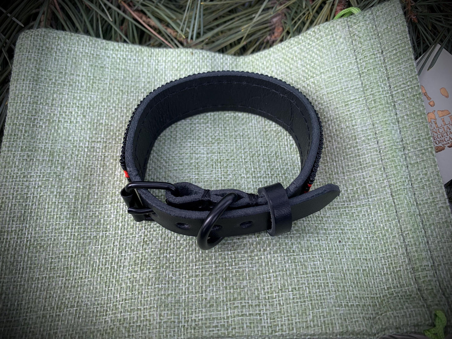 Hondenhalsband van kralenleer Unieke hondenhalsband Vlammenhalsband Hondenhalsband voor jongens Hondenhalsband op maat