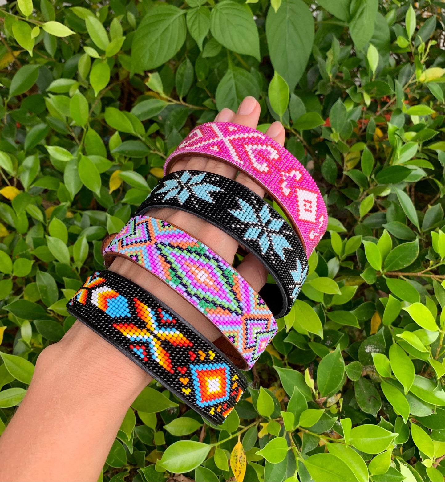 Hondenhalsband van gepareld leer