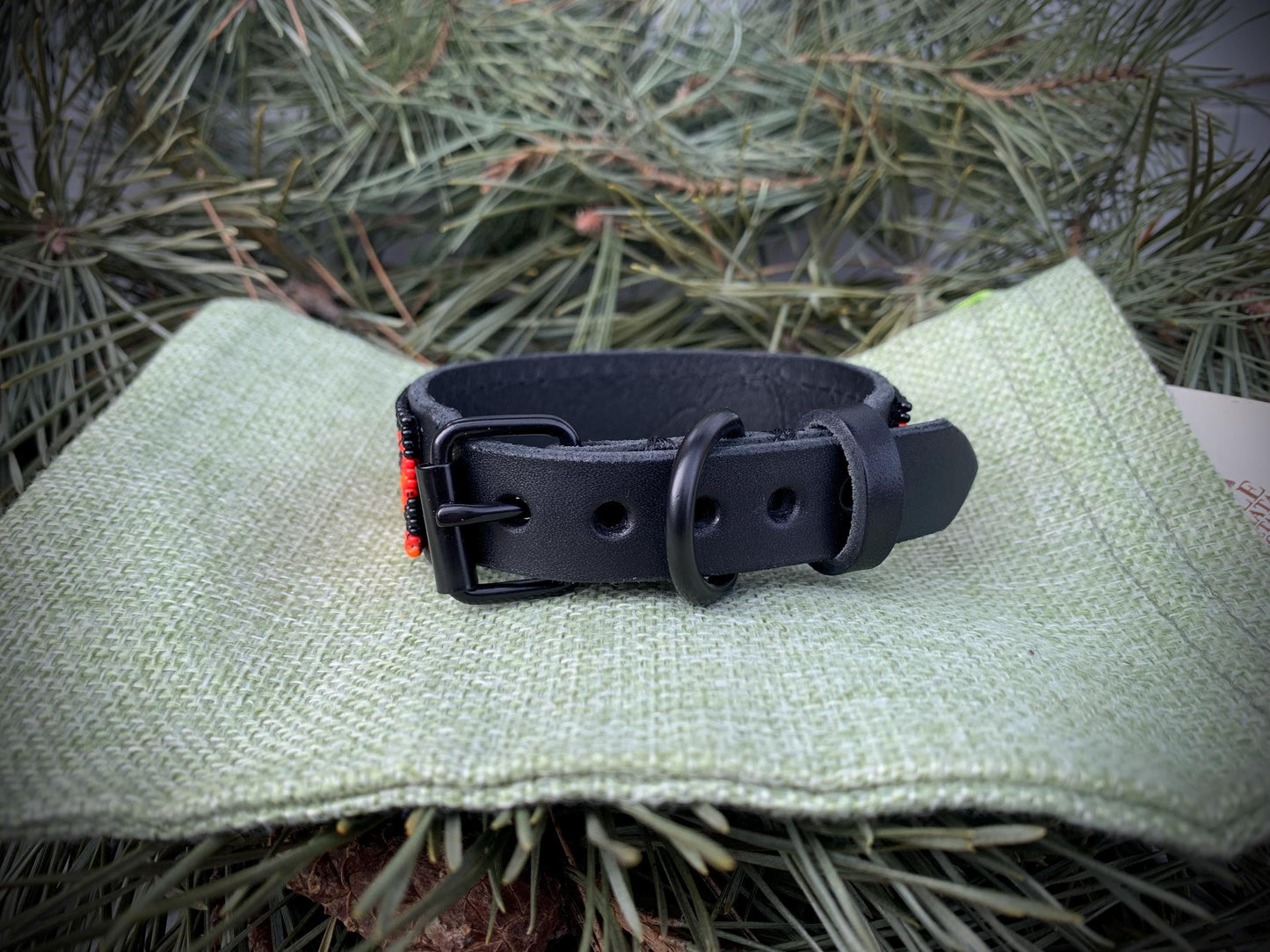 Hondenhalsband van kralenleer Unieke hondenhalsband Vlammenhalsband Hondenhalsband voor jongens Hondenhalsband op maat